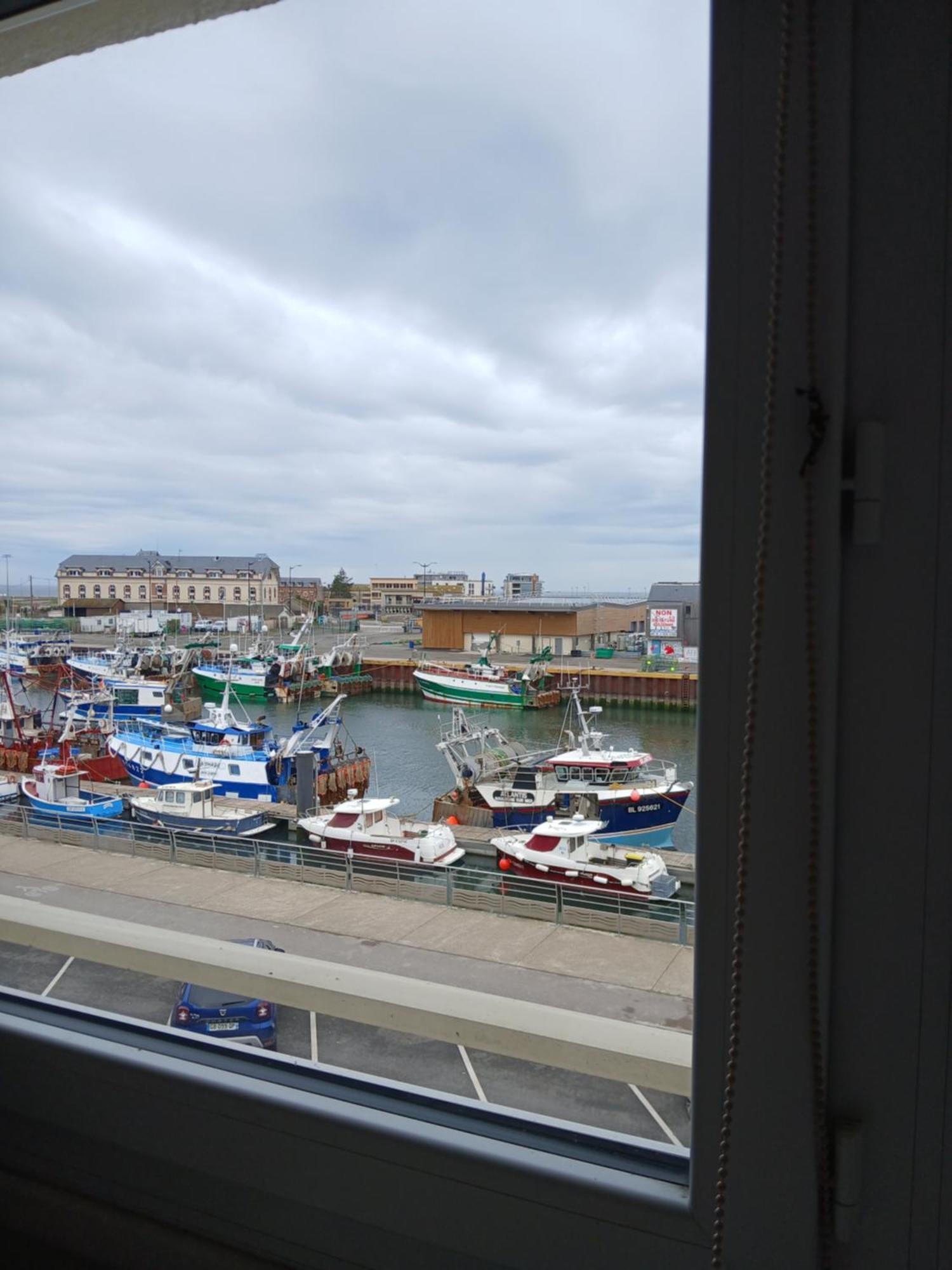 Voiles Et Terrasses By Corinne Face Au Port